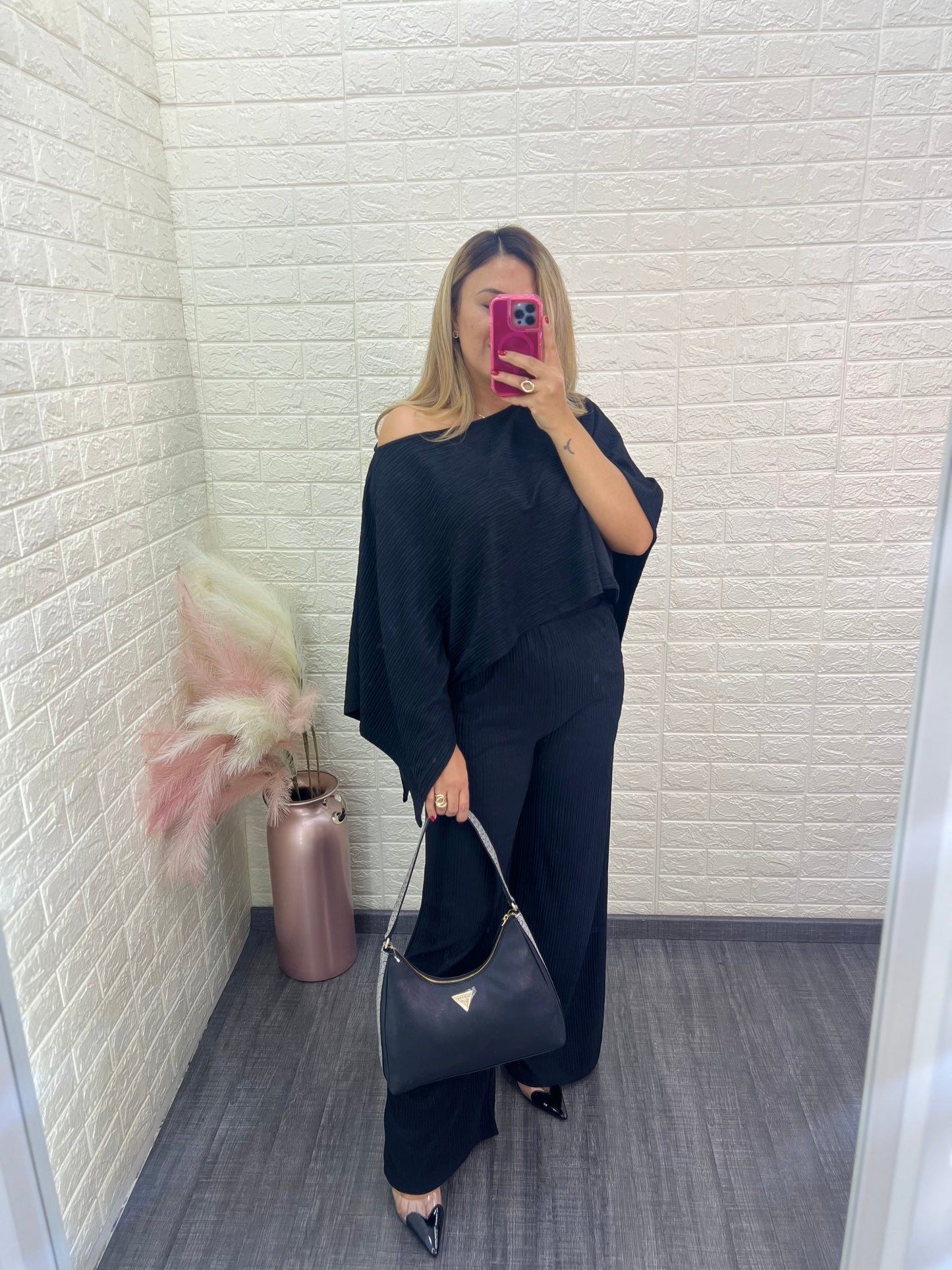 Conjunto Negro de Blusa y Pants de Textura a Rayas