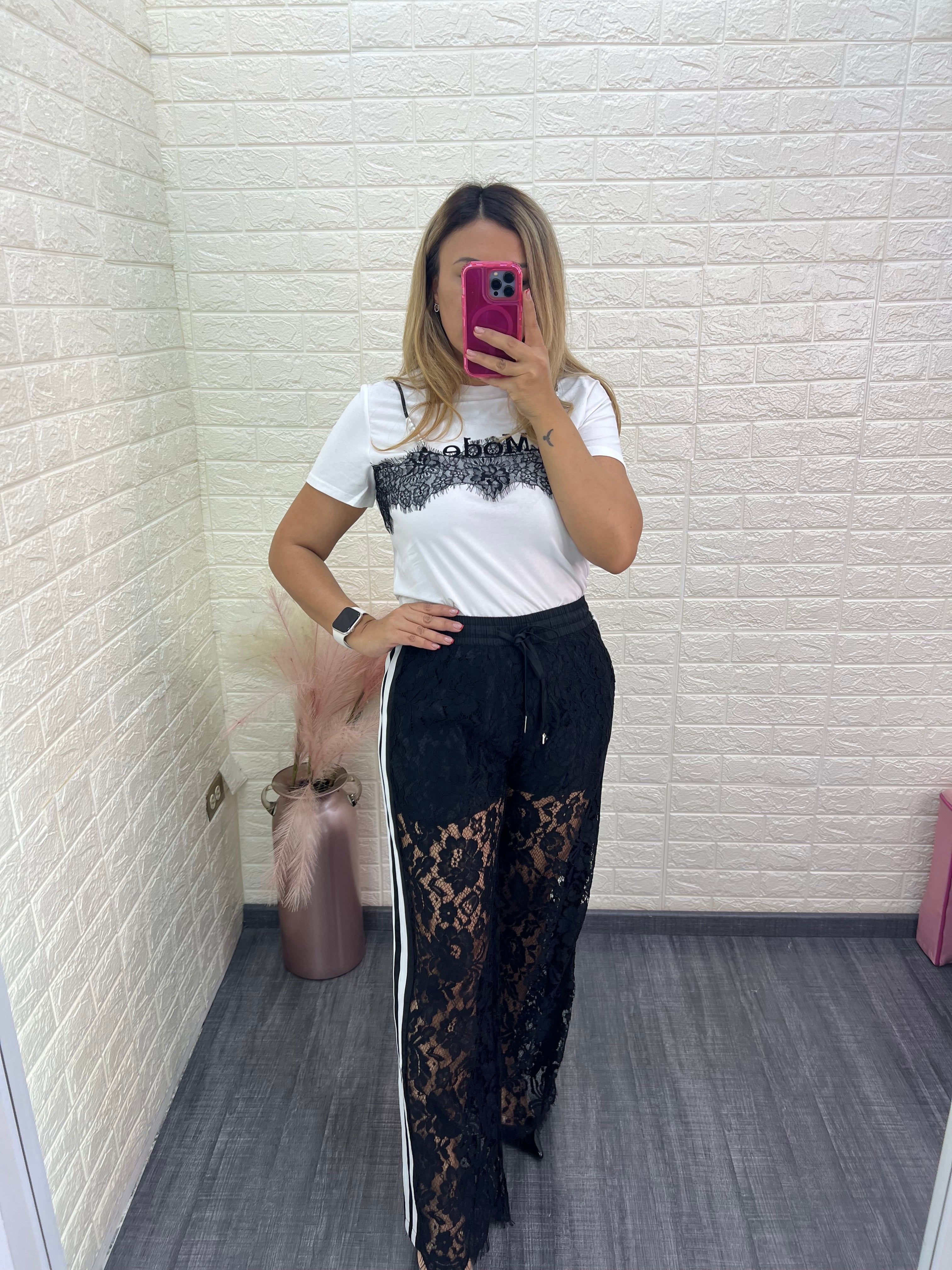 Pantalón Negro de Encaje Con Línea y Forro