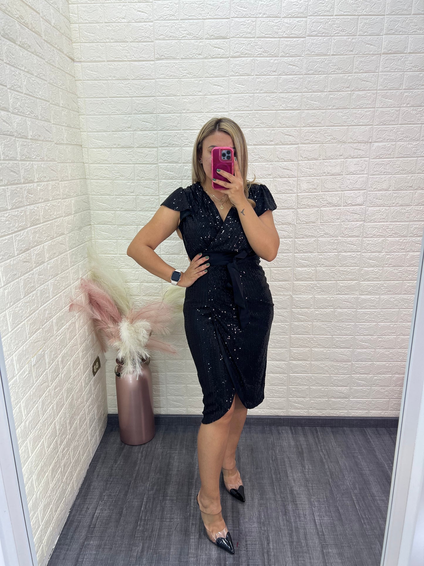 Vestido Negro Con Lentejuela Corte Midi