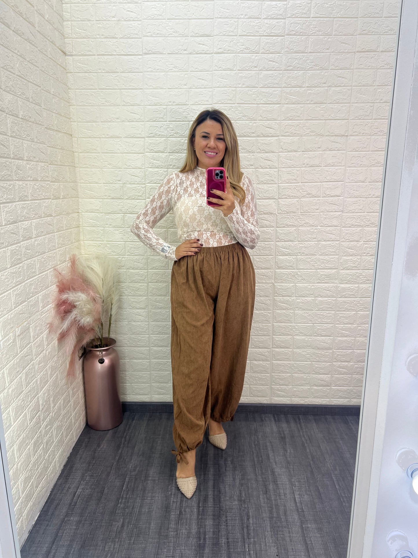 Blusa de Encaje Blanca con Bordado de Rosas