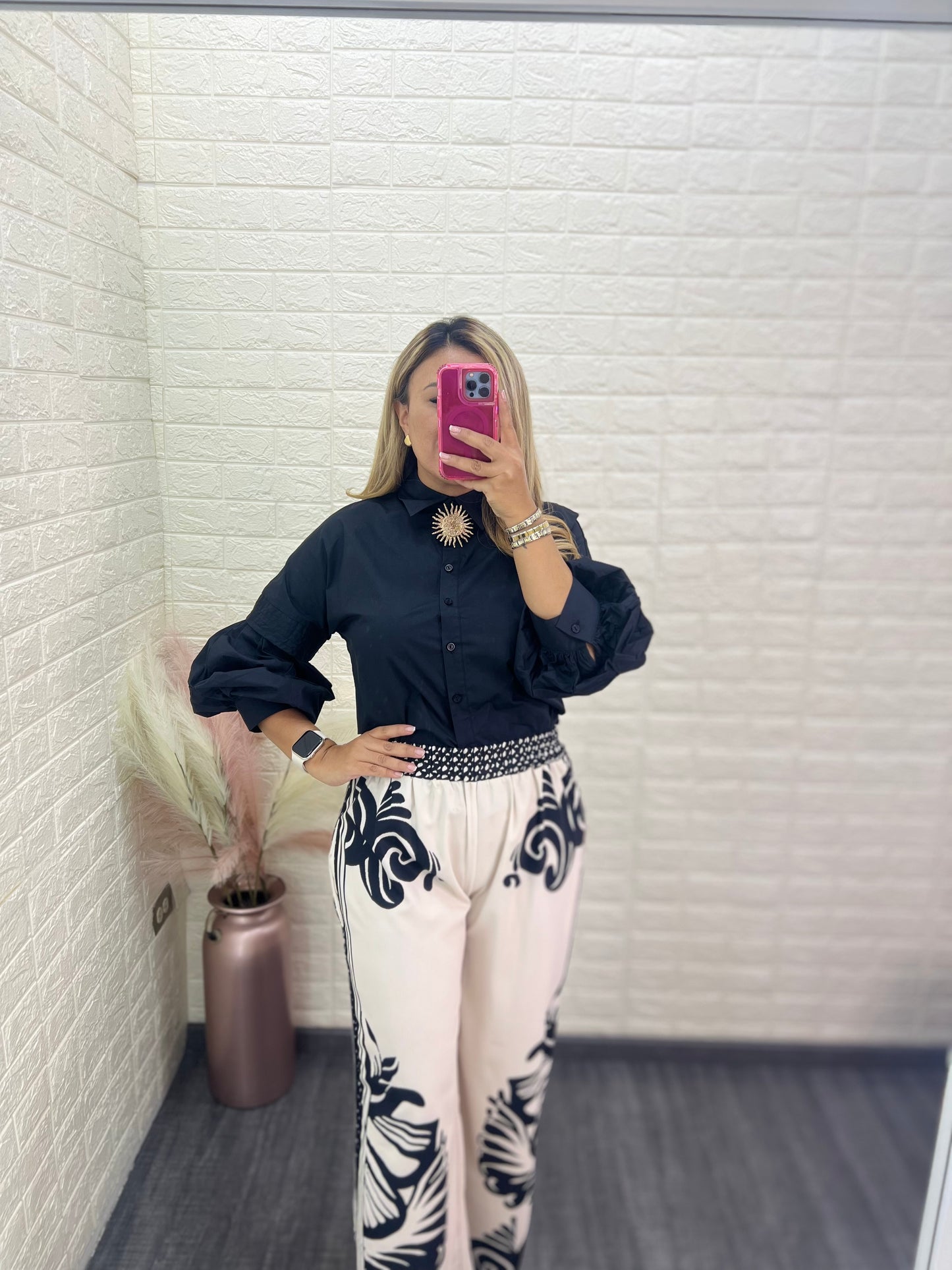 Blusa Negra de Mangas Abollonadas