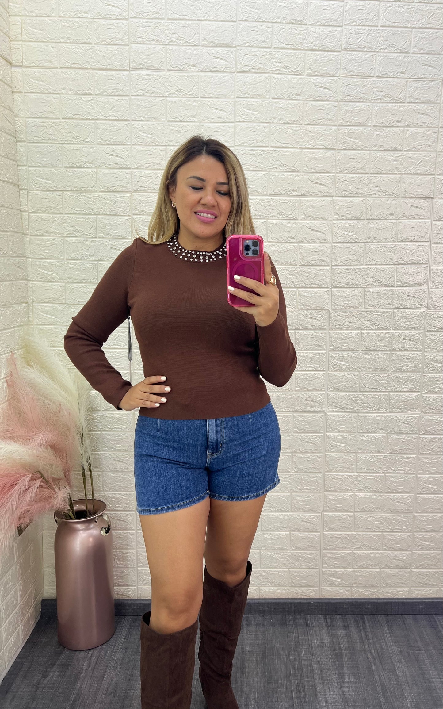 Blusa Tpo Suéter Color Café con Piedras en el Cuello