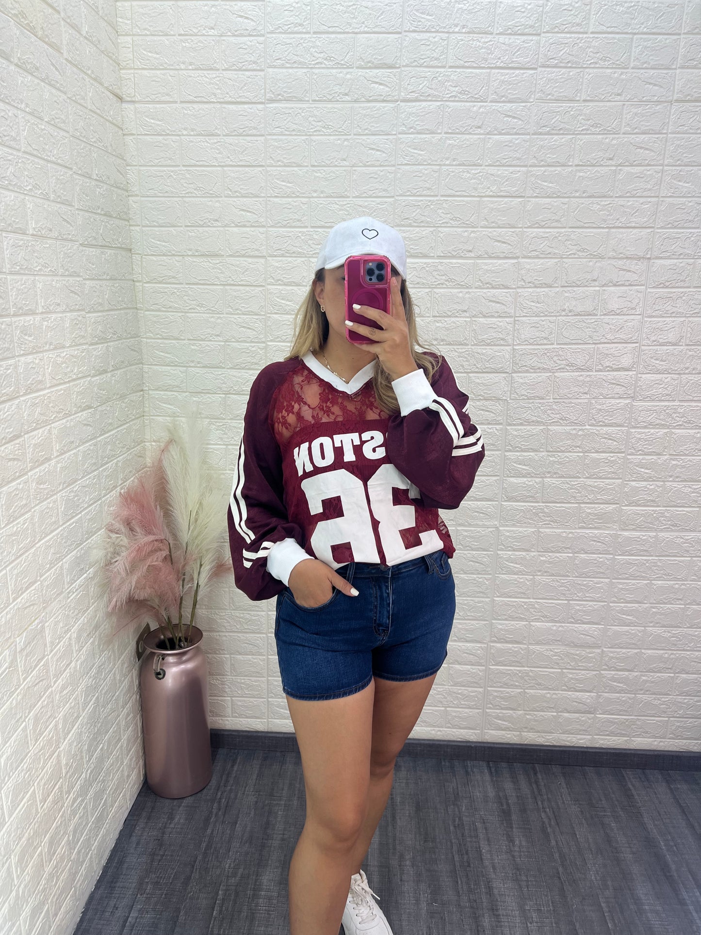 Blusa Guinda de Encaje de Manga Larga Estampado Boston