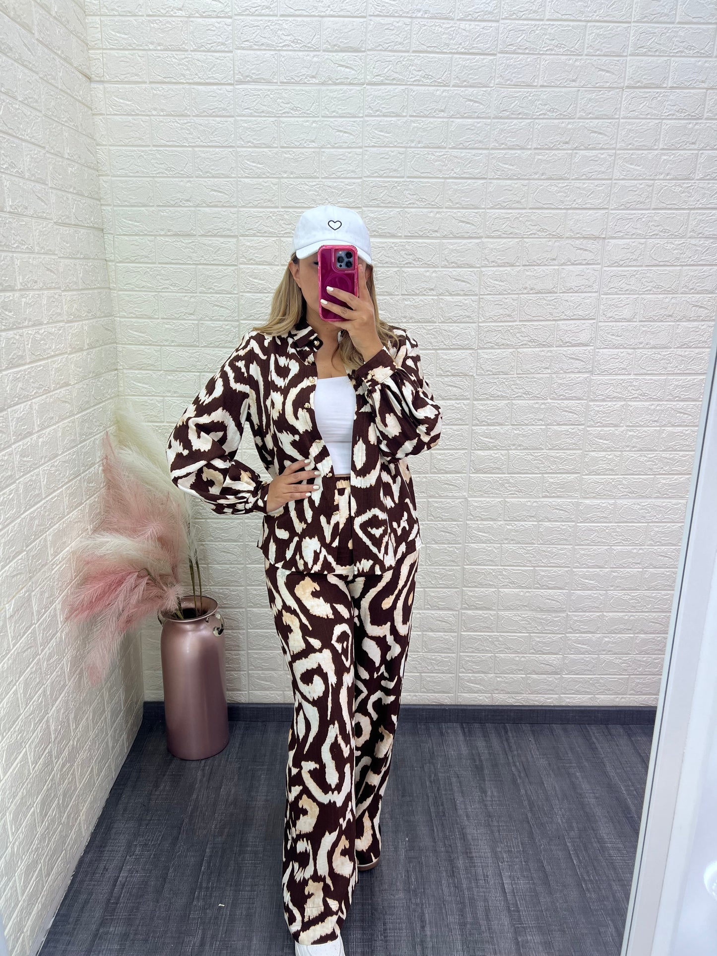 Conjunto de Blusa y Pantalón Estampados Café con Blanco