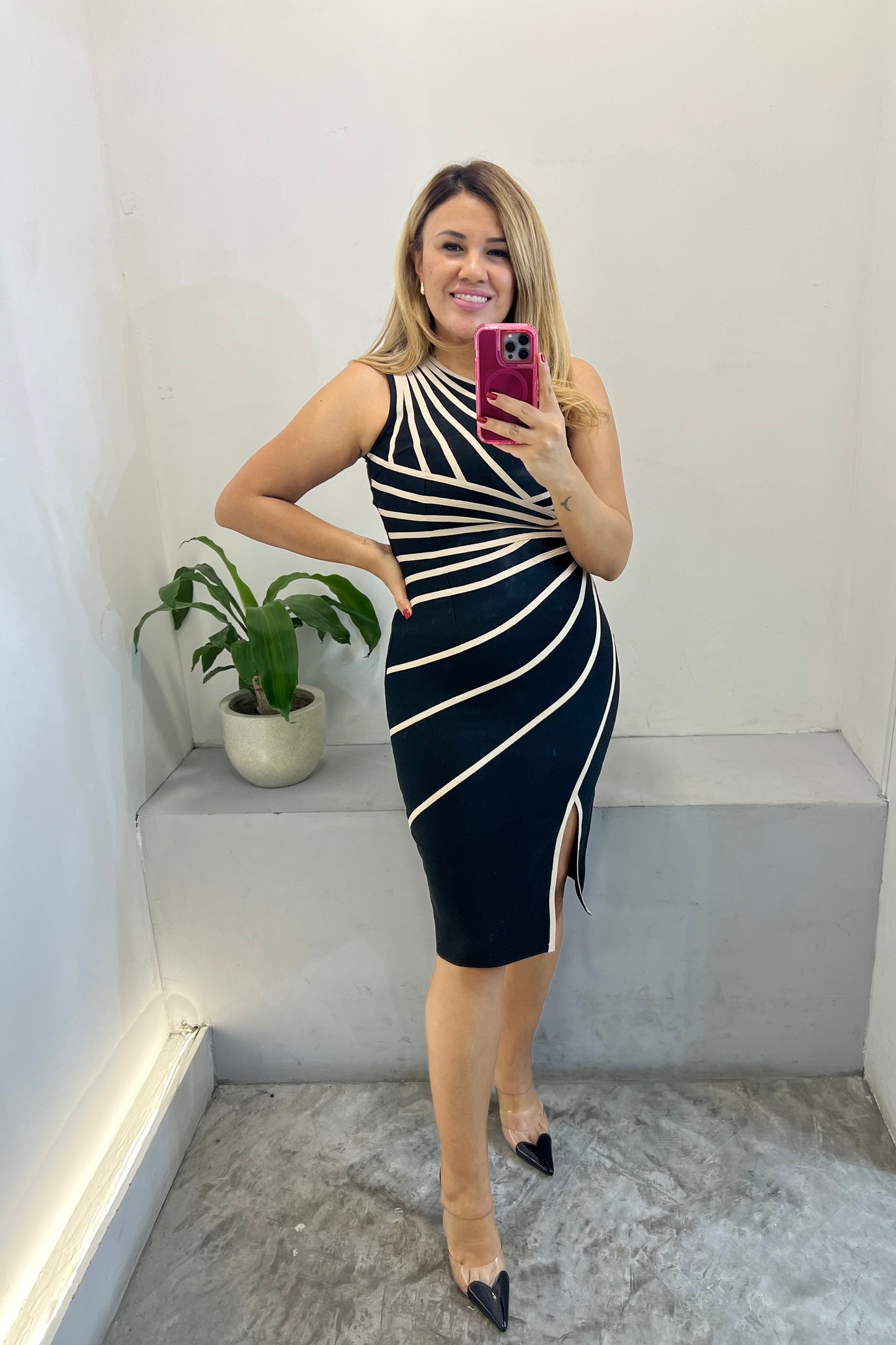 Vestido Negro Formal con Lineas Color Beige