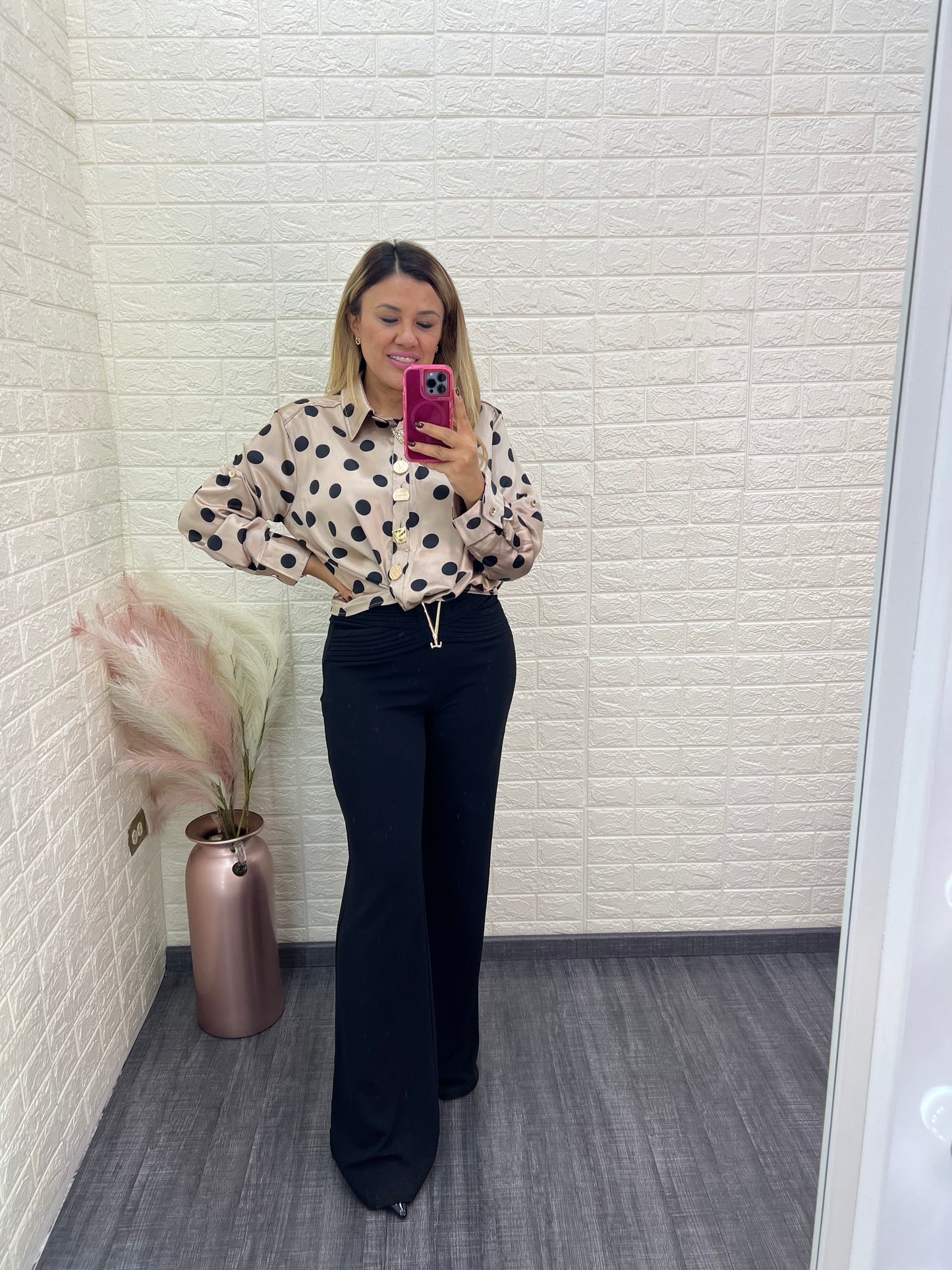 Pantalón de Vestir Color Negro con Hebilla en Forma de V