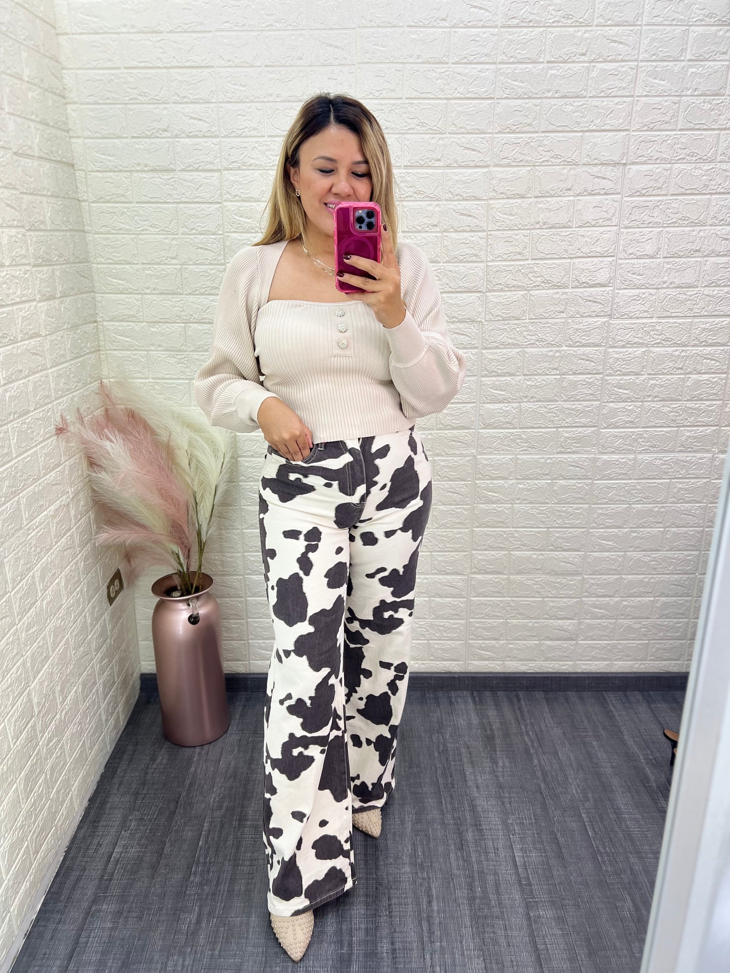 Jeans de Mezclilla Blanco Estampado de Vaca Café Corte High Rise Wide Jean