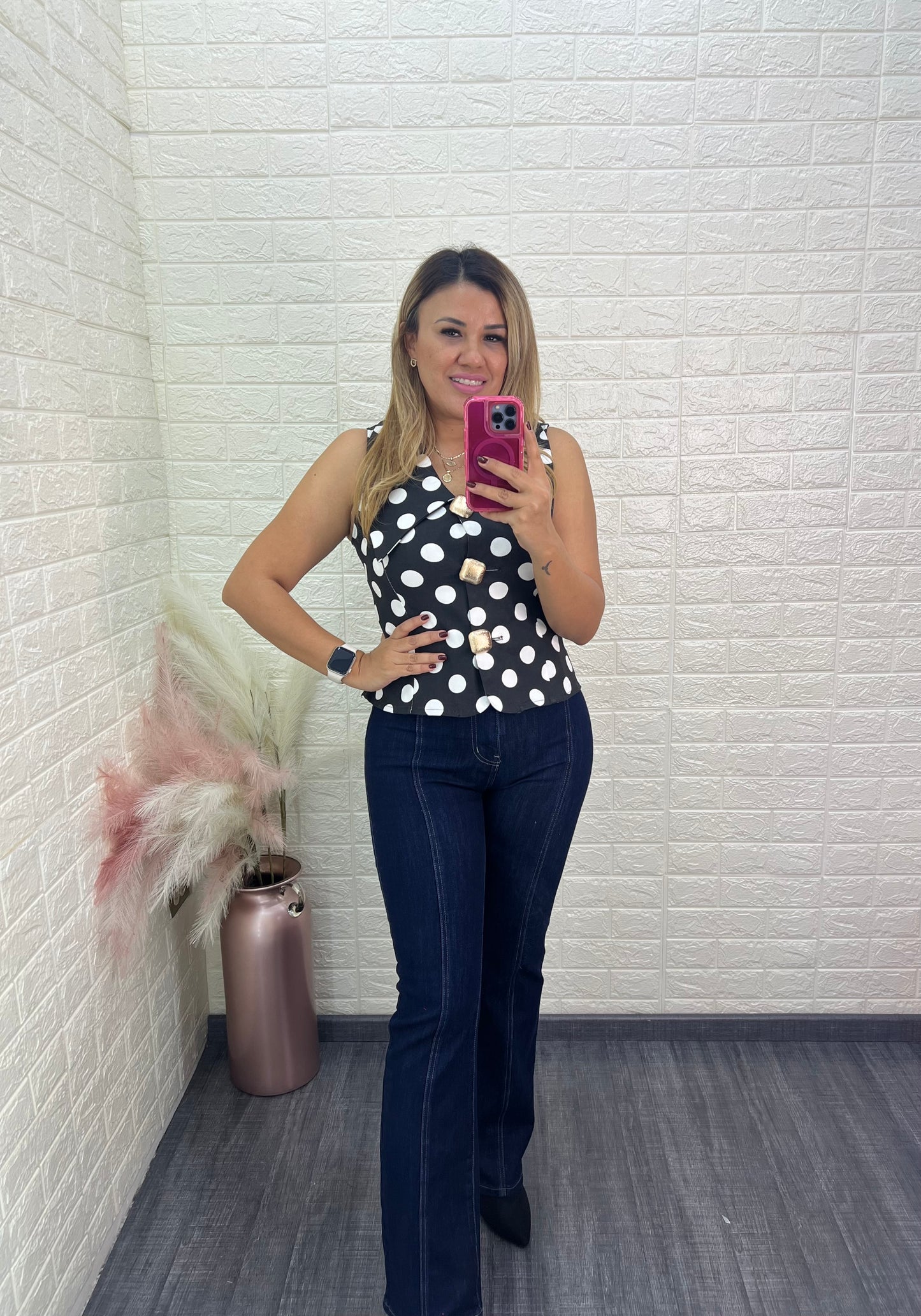 Blusa Negra de Mezclilla con Estampado Lunares Blancos