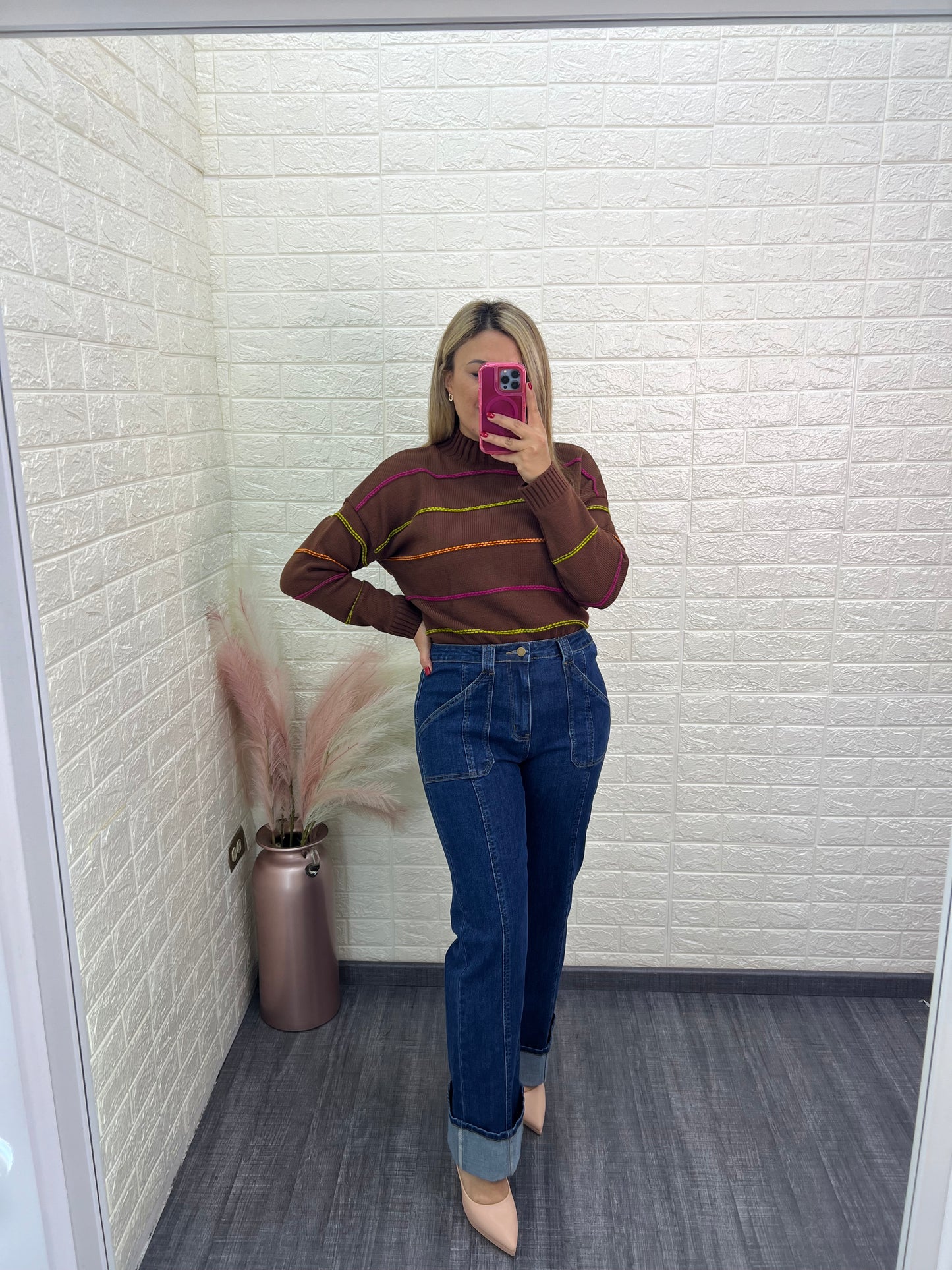 Suéter Tejido Café con Líneas de Colores