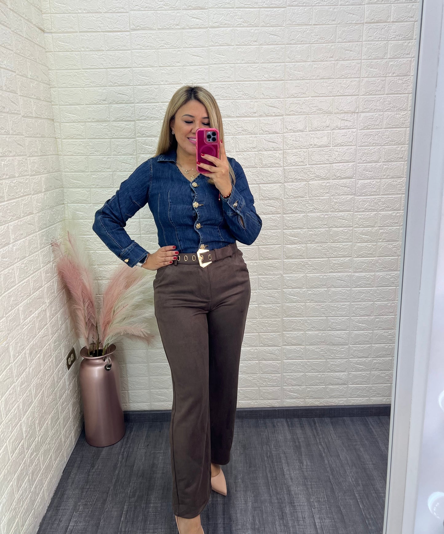 Blusa Ligera de Mezclilla con Botones Dorados