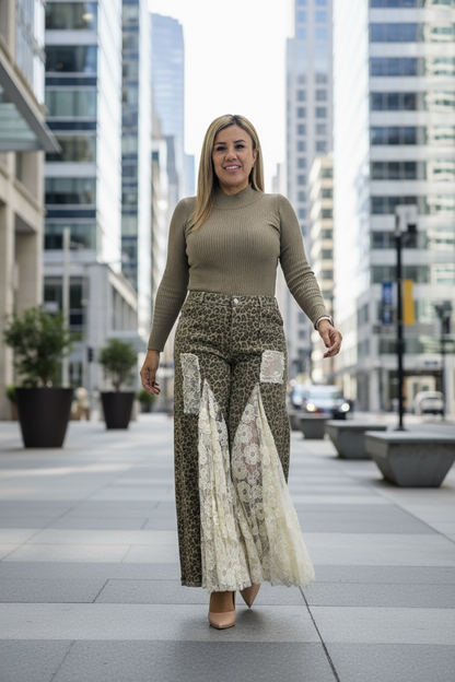 Blusa Suéter Beige Liso de Cuello Alto