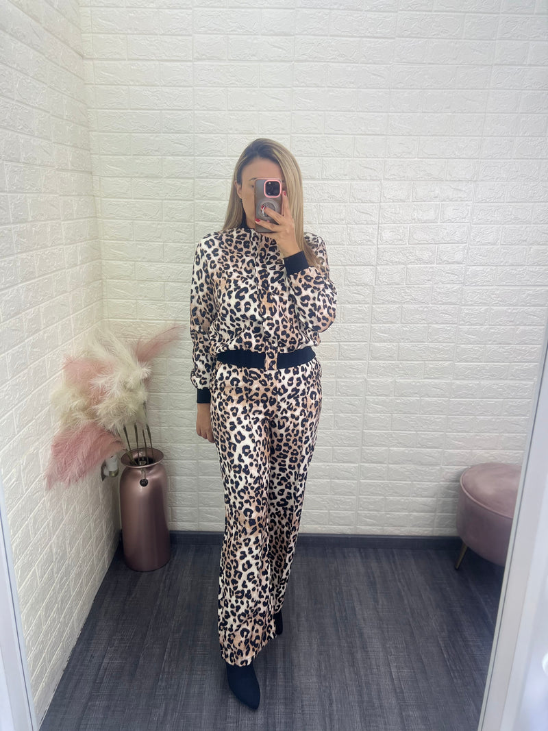 Conjunto de Chaquetín de Botones y Pantalón Estampados Animal Print