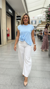 Blusa Sky Blue con Aplicación de Flor 3D