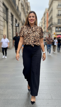 Blusa con Cruzado Estampado Animal Print Con Aplicación de Moño al Frente