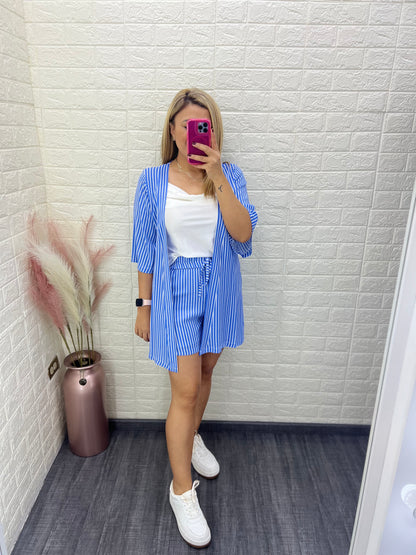 Conjunto de Blusa Abierta y Short Estampado a Rayas