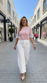 Blusa Rosa con Aplicaciones de Encaje Blanco
