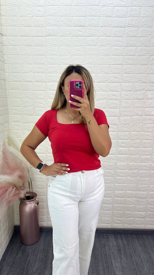 Blusa Roja Básica de Licra Cuello Cuadrado