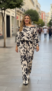 Conjunto Ivory Estanpado Hojas Negras de Blusa Tpo Capa y Pants