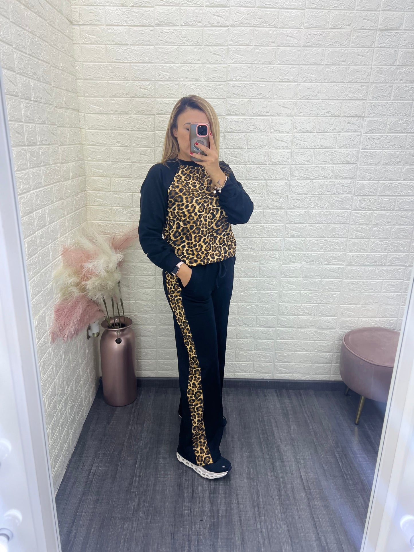 Conjunto de Suéter y Pantalón Estampado Animal Print con Negro