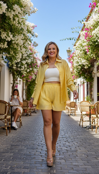 Set Amarillo de Blusa y Short con Aplicaciones de Brillos