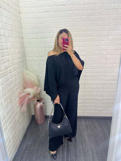 Conjunto Negro de Blusa y Pants de Textura a Rayas