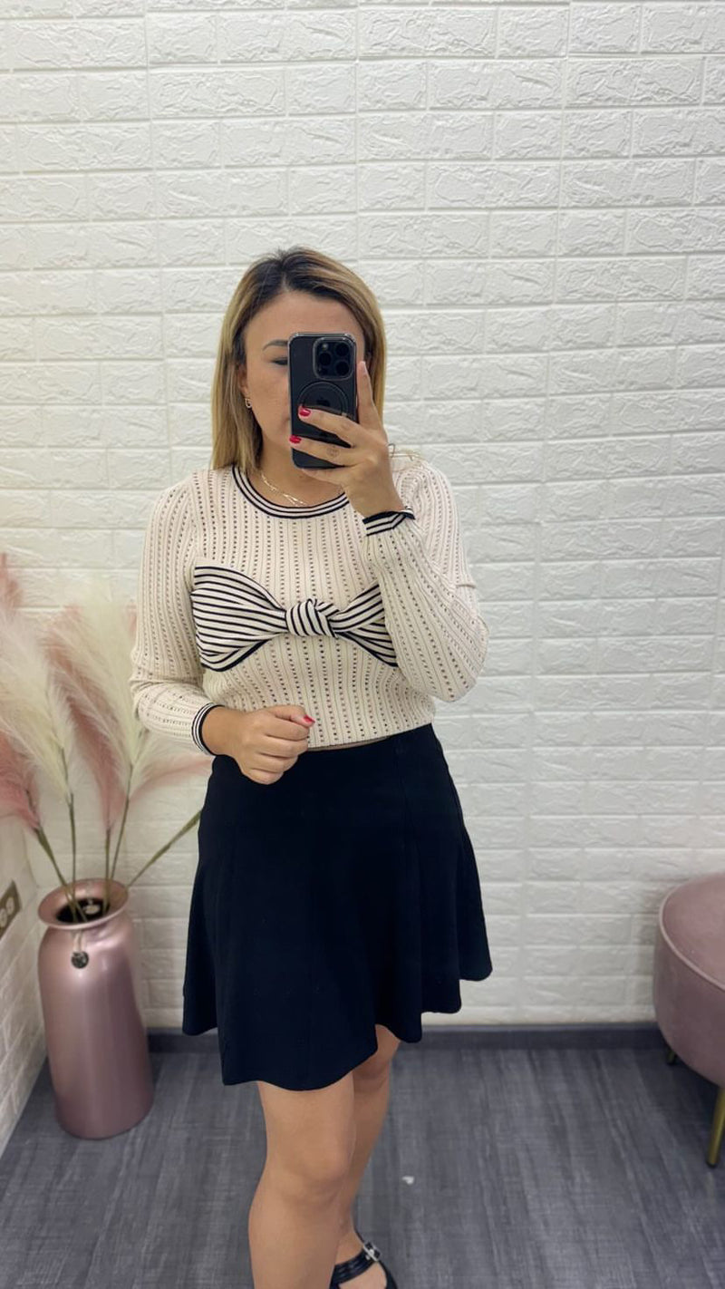 Blusa Beige de Manga Larga con Moño al Frente