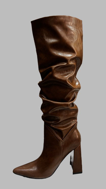 Bota Plisada de Vinipiel de Tacón