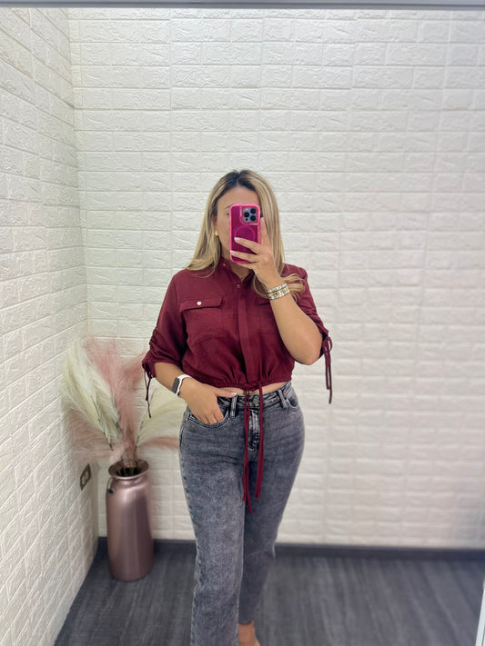 Blusa Guinda con Jaretas en las Mangas