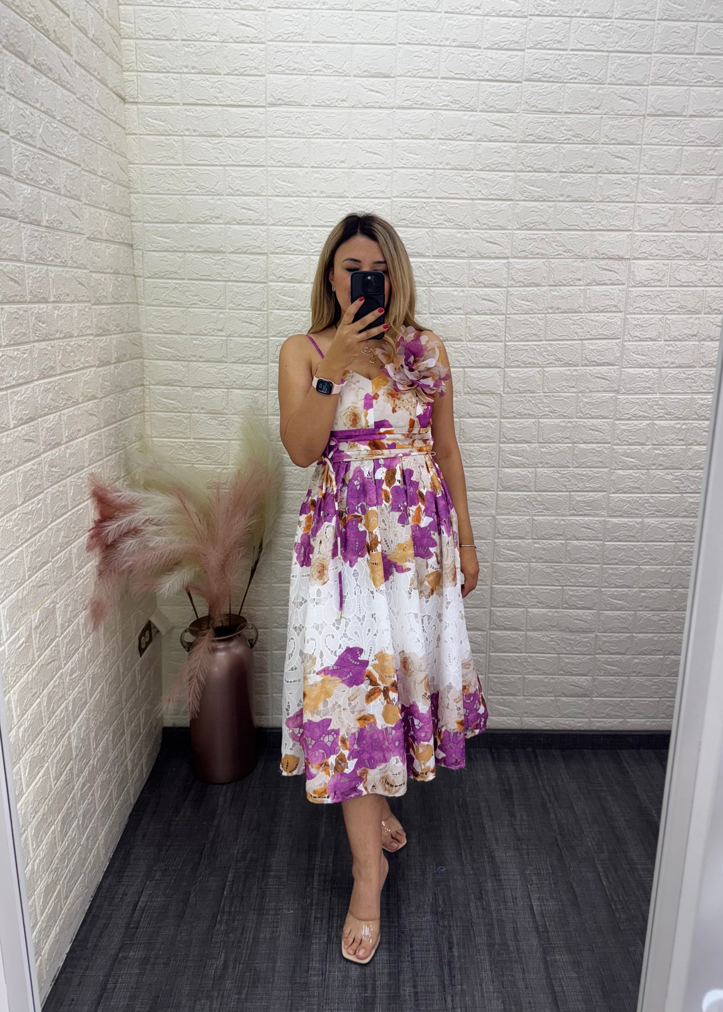 Vestido Blanco Con Bordados y Estampado Floral