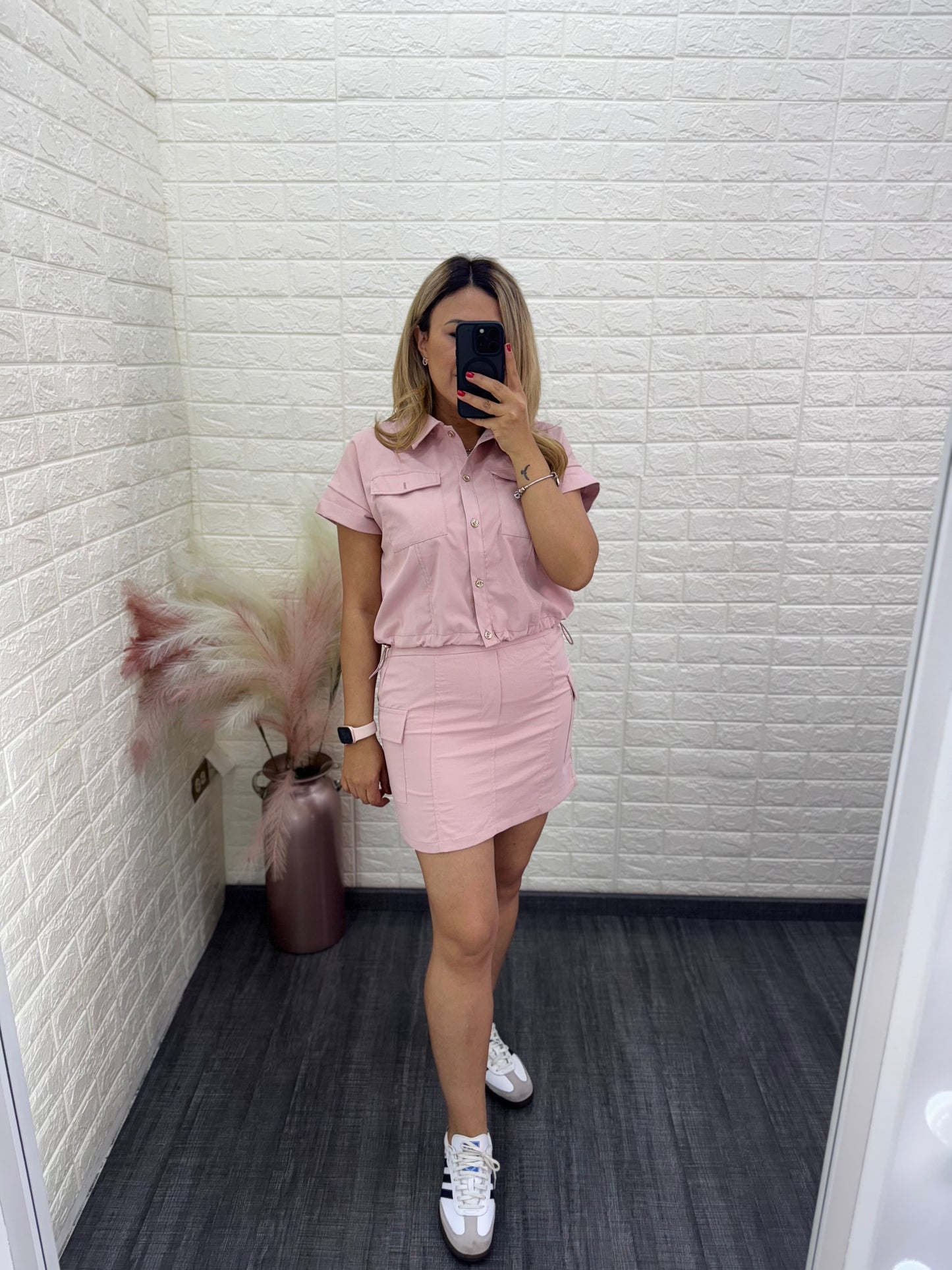 Conjunto de Falda y Blusa Tipo Cargo Color Rosa
