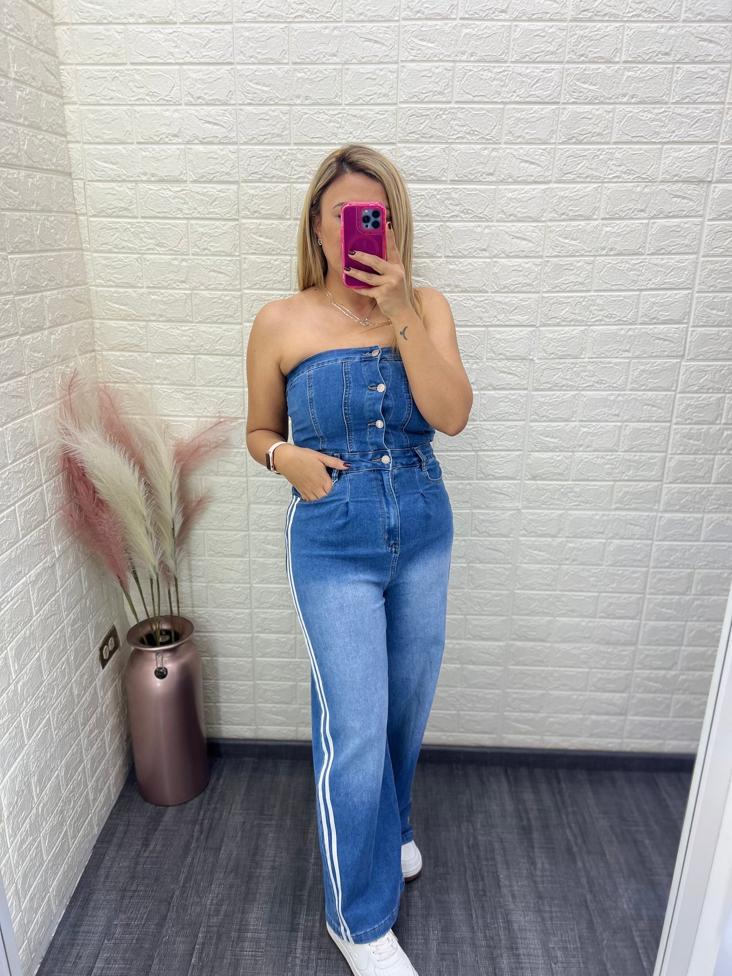 Jumpsuit de Mezclilla Straple con Líneas Blancas