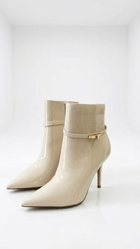Botines Color Cream con Tacòn Dorado Acabaso Metálico