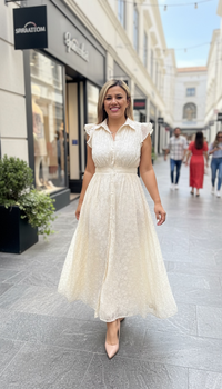 Vestido Largo Color Ivory Bordado con Botones