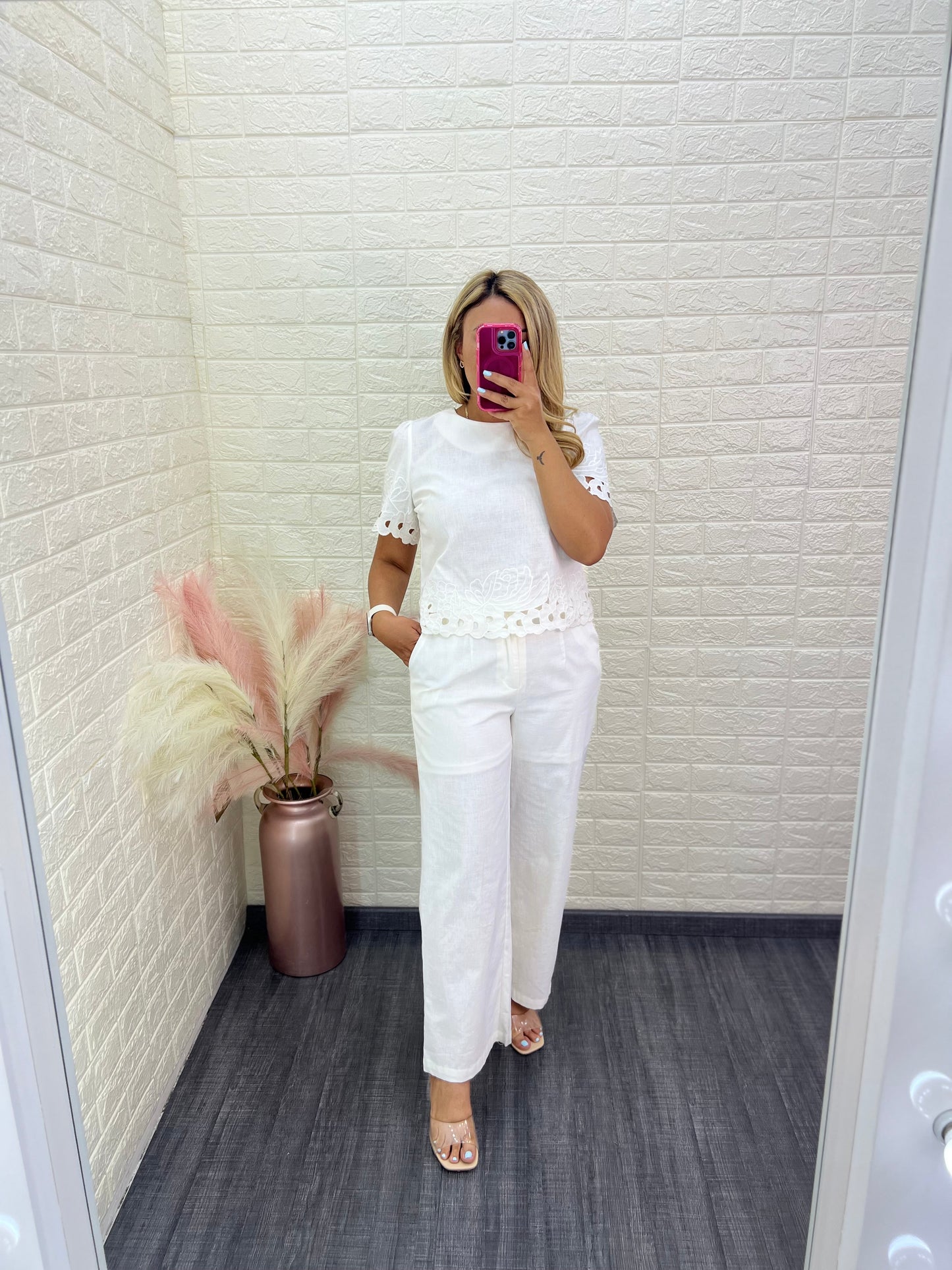 Conjunto Color Ivory de Blusa con Bordados y Pantalón