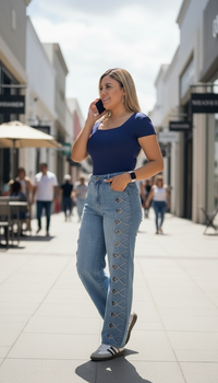 Jeans de Mezcliia Azul con Aplicaciones y Botones Tipo Napoléon