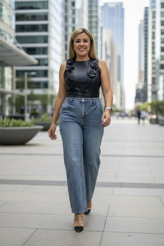 Blusa Negra de Resaque en Vinipiel con Flores