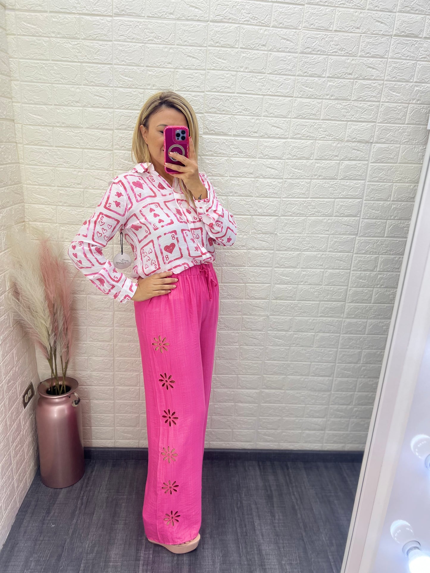 Pantalón Casual Rosa con Aplicaciones de Flores