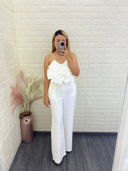 Jumpsuit Straple Blanco Casual con Flor al Frente