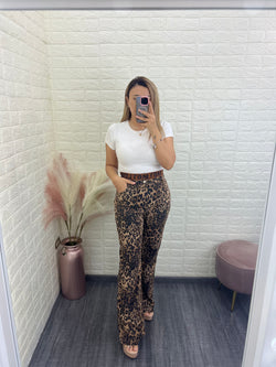 Pantalón de Mezclilla con Elástico en Cintura y Estampado Animal Print