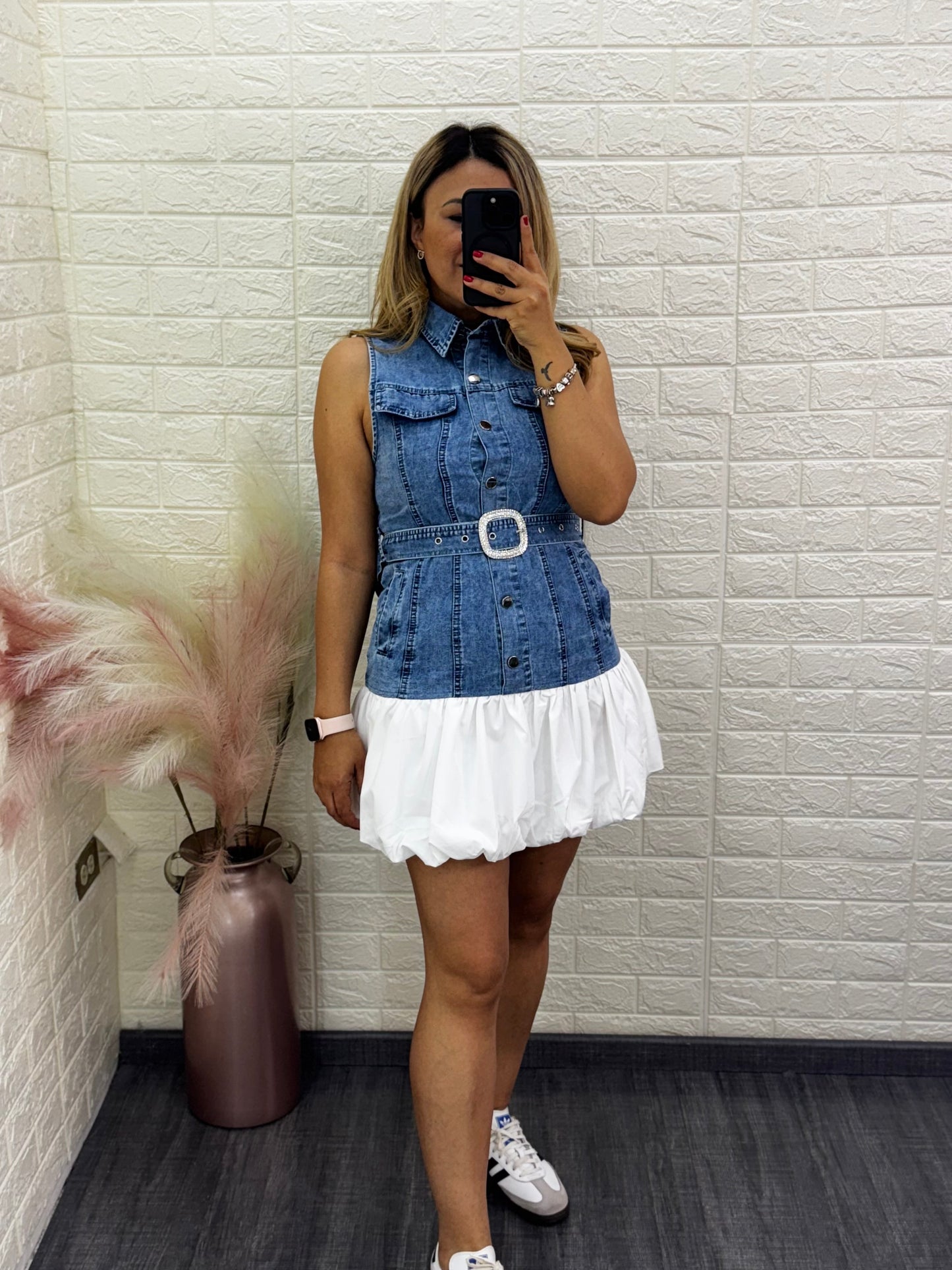 Vestido de Mezclilla con Abombado en Color Blanco