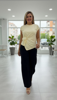 Blusa Amarilla sin Mangas con Flor de Gasa