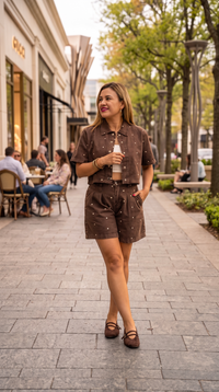 Conjunto Café de Mezclilla Short y Blusa Estampado Polka Dots en Blanco