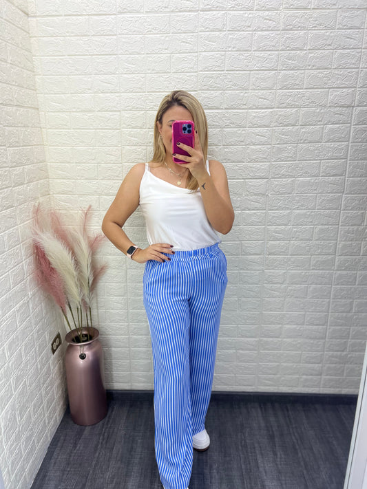 Pantalón Azul con Rayas Blancas