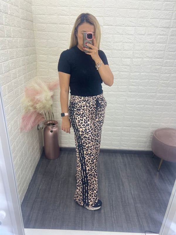 Pantalón Estampado Animal Print Claro con Líneas Negras a los Lados