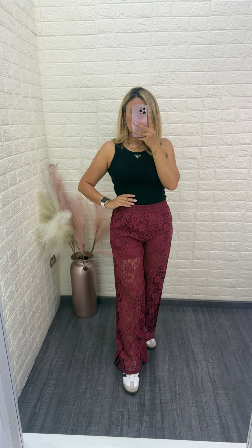 Pants Guindo de Encaje con Líneas Laterales