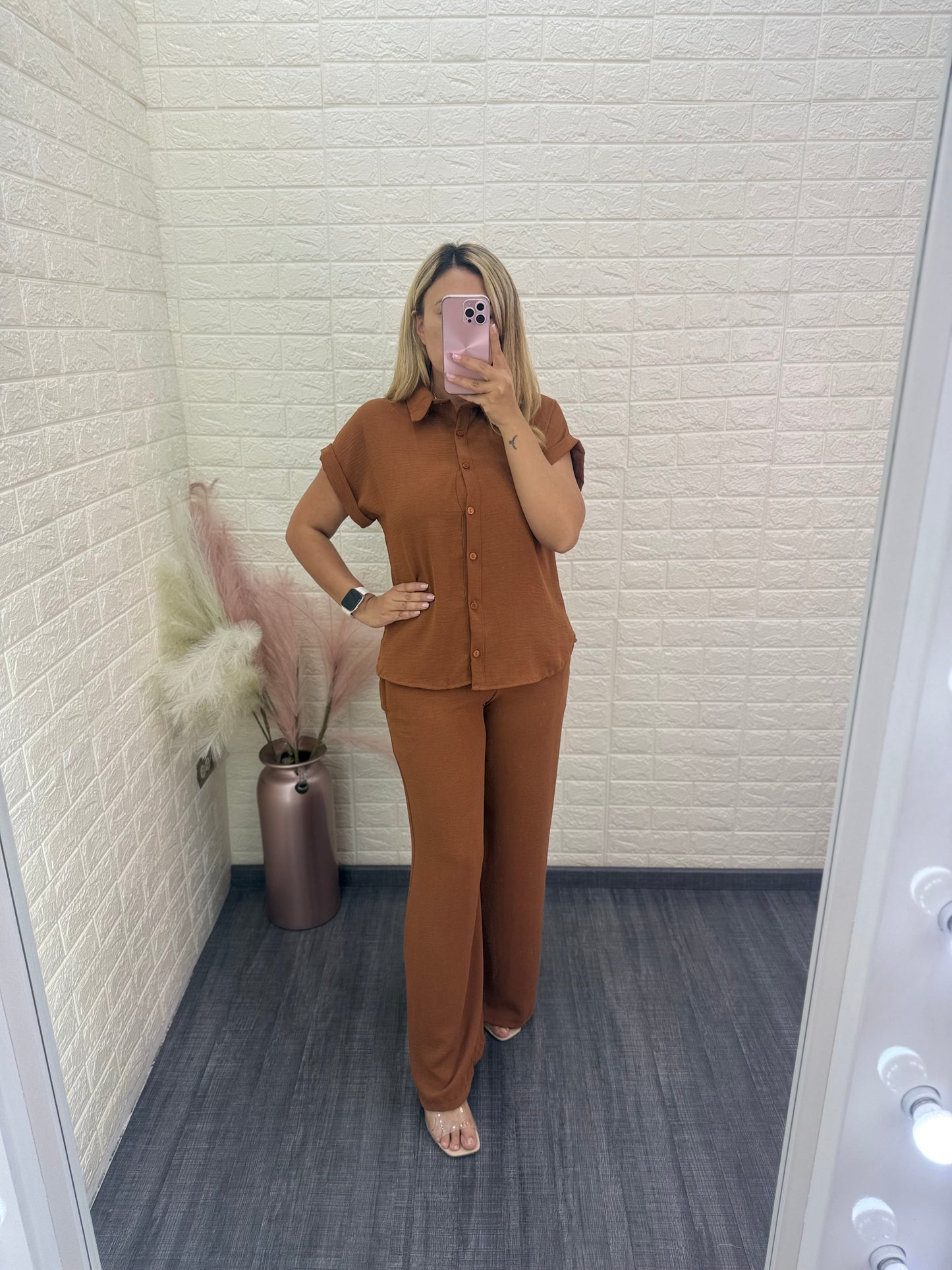 Conjunto de Blusa de Botones y Pantalón Casual Color Café Claro