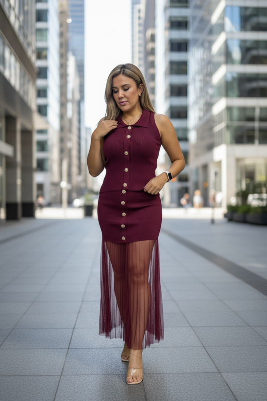 Conjunto Guindo con Botones Dorados de Chaleco y Falda con Encaje