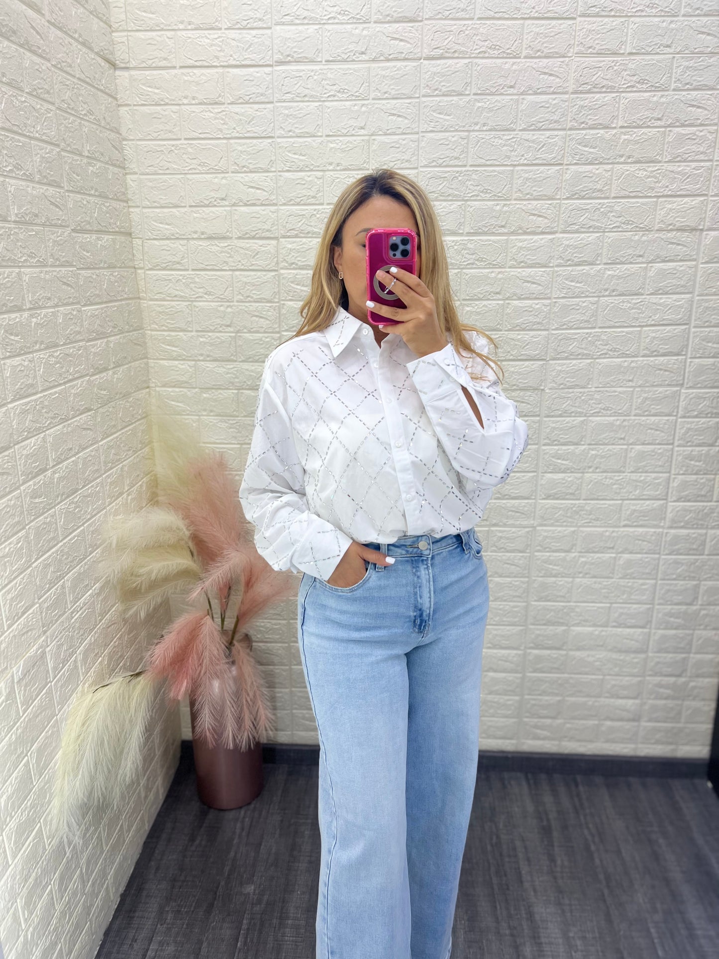 Camisa Blanca de Manga Larga Con Aplicaciones de Brillos