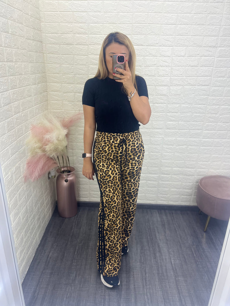 Pantalón Estampado Animal Print con Líneas Negras a los Lados