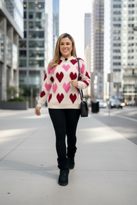 Suéter Ivory con Corazones Rosas y Rojos Tejidos